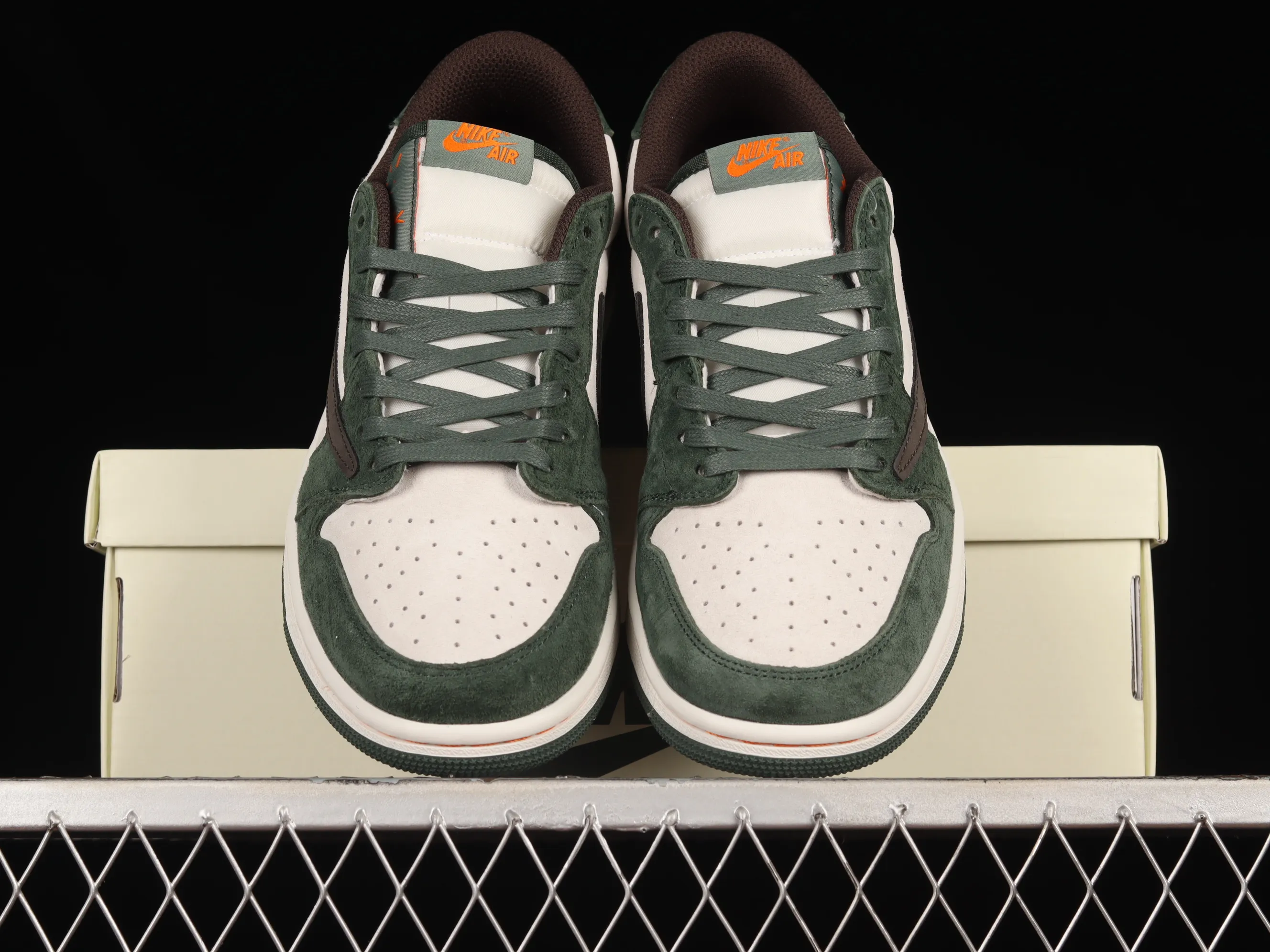 All Categories Air Jordan Jordan Series Basketball Shoes Air Jordan 1 Low Travis Scott x Air Jordan 1 Low OG AJ1 Joe 1 Reversed Overhook Joint Style Casual Sports Basketball Shoes DM7866-686